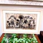 ハイジ・ランゲの優しいアート。笑顔あふれる子どもたちの姿は、国境を越えた友情の証。北欧デザインの温かみで暮らしに幸せを