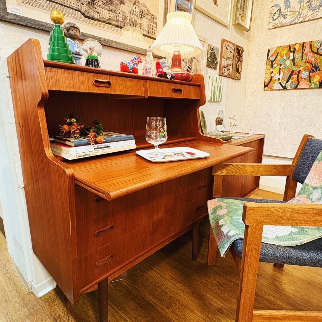 ぬくもりを重ねる北欧デンマークヴィンテージのチーク材ビューロ|ヴィンテージ北欧家具、インテリア アペテラ 仙台パルコB1F