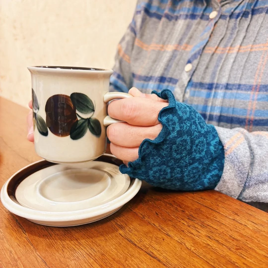 スウェーデンEdursdotterのリストウォーマーとマフラ｜ヴィンテージ北欧家具、インテリア アペテラ 仙台パルコB1F