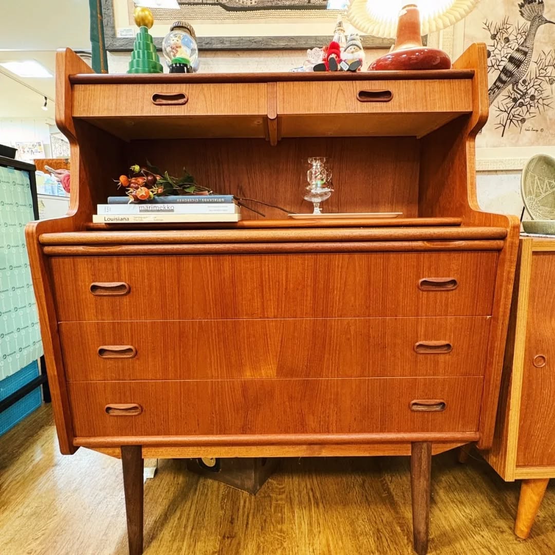 ぬくもりを重ねる北欧デンマークヴィンテージのチーク材ビューロ|ヴィンテージ北欧家具、インテリア アペテラ 仙台パルコB1F