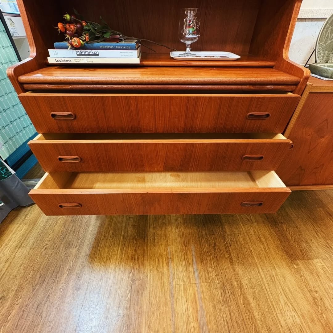 ぬくもりを重ねる北欧デンマークヴィンテージのチーク材ビューロ|ヴィンテージ北欧家具、インテリア アペテラ 仙台パルコB1F