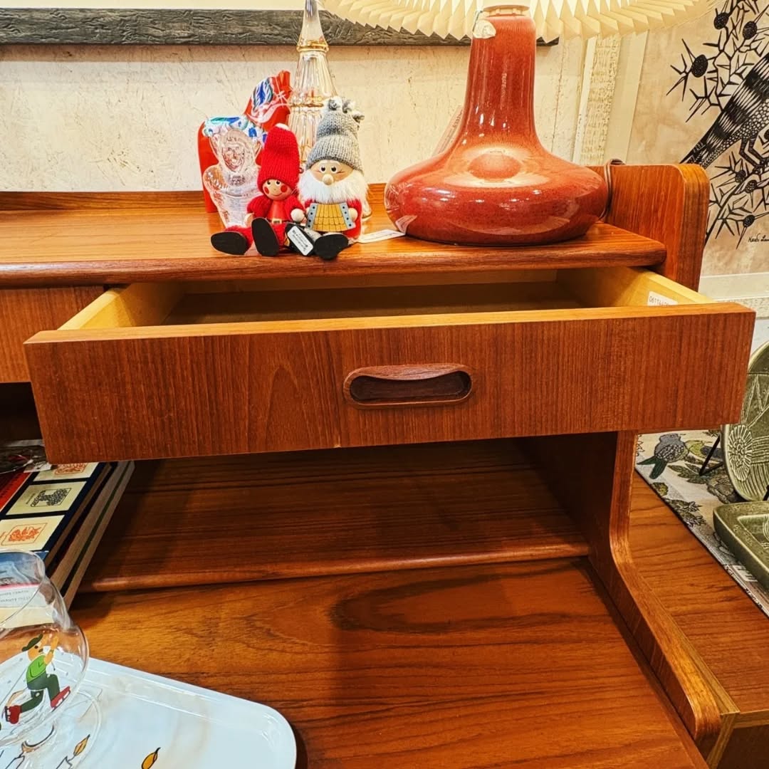 ぬくもりを重ねる北欧デンマークヴィンテージのチーク材ビューロ|ヴィンテージ北欧家具、インテリア アペテラ 仙台パルコB1F