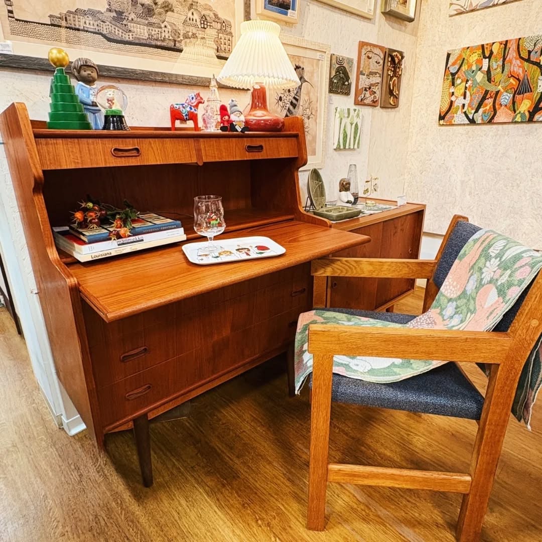 ぬくもりを重ねる北欧デンマークヴィンテージのチーク材ビューロ|ヴィンテージ北欧家具、インテリア アペテラ 仙台パルコB1F