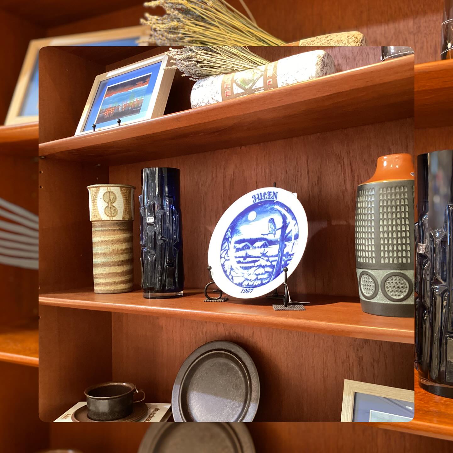 デンマークビンテージの背高キャビネットは、北欧らしいデザイン｜ヴィンテージ北欧家具、インテリア アペテラ 仙台パルコB1F