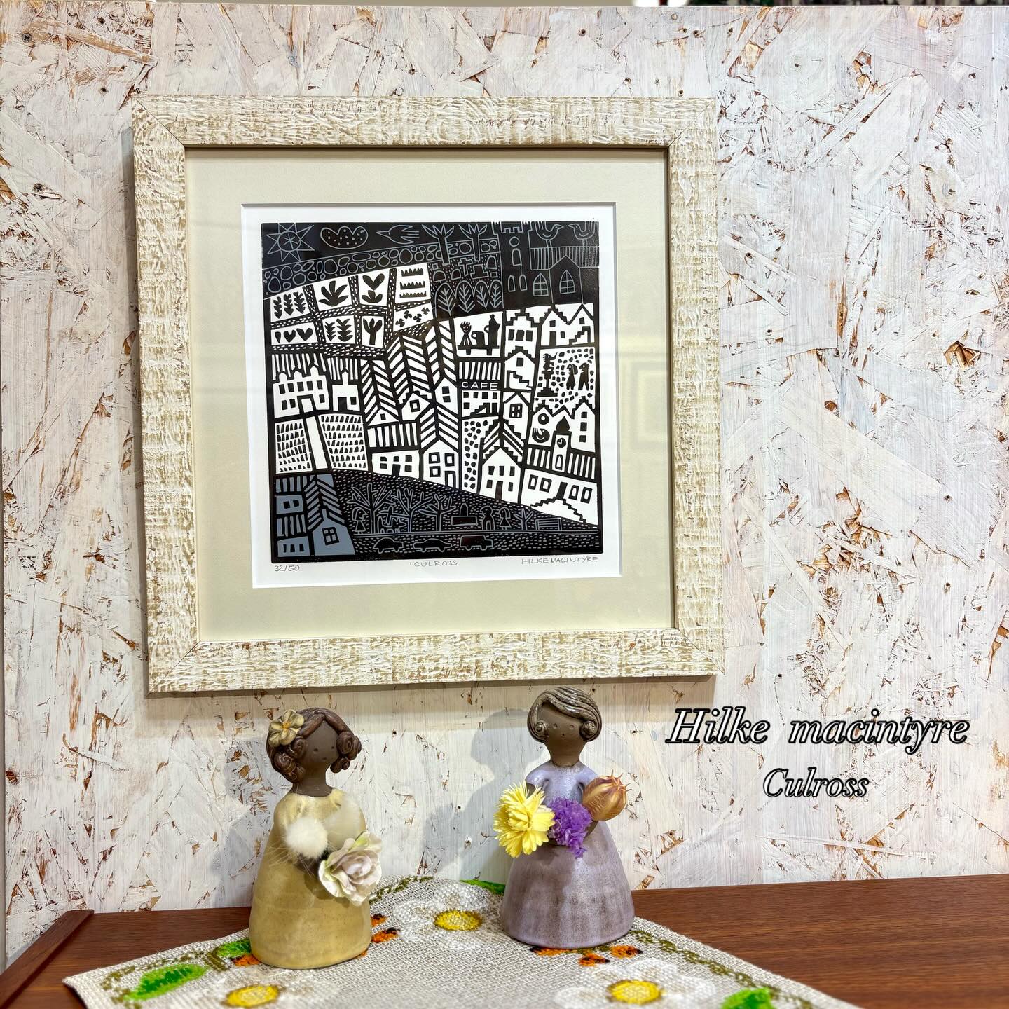 ヒルケ・マッキンタイア作、スコットランドの街並み。賑やかな日｜ヴィンテージ北欧家具、インテリア アペテラ 仙台パルコB1F