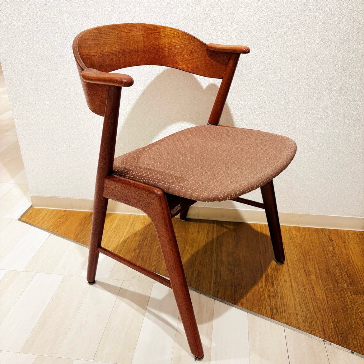 カイ・クリスチャンセンのチーク製ネイルチェアが入荷。ミッドセ｜ヴィンテージ北欧家具、インテリア アペテラ 仙台パルコB1F