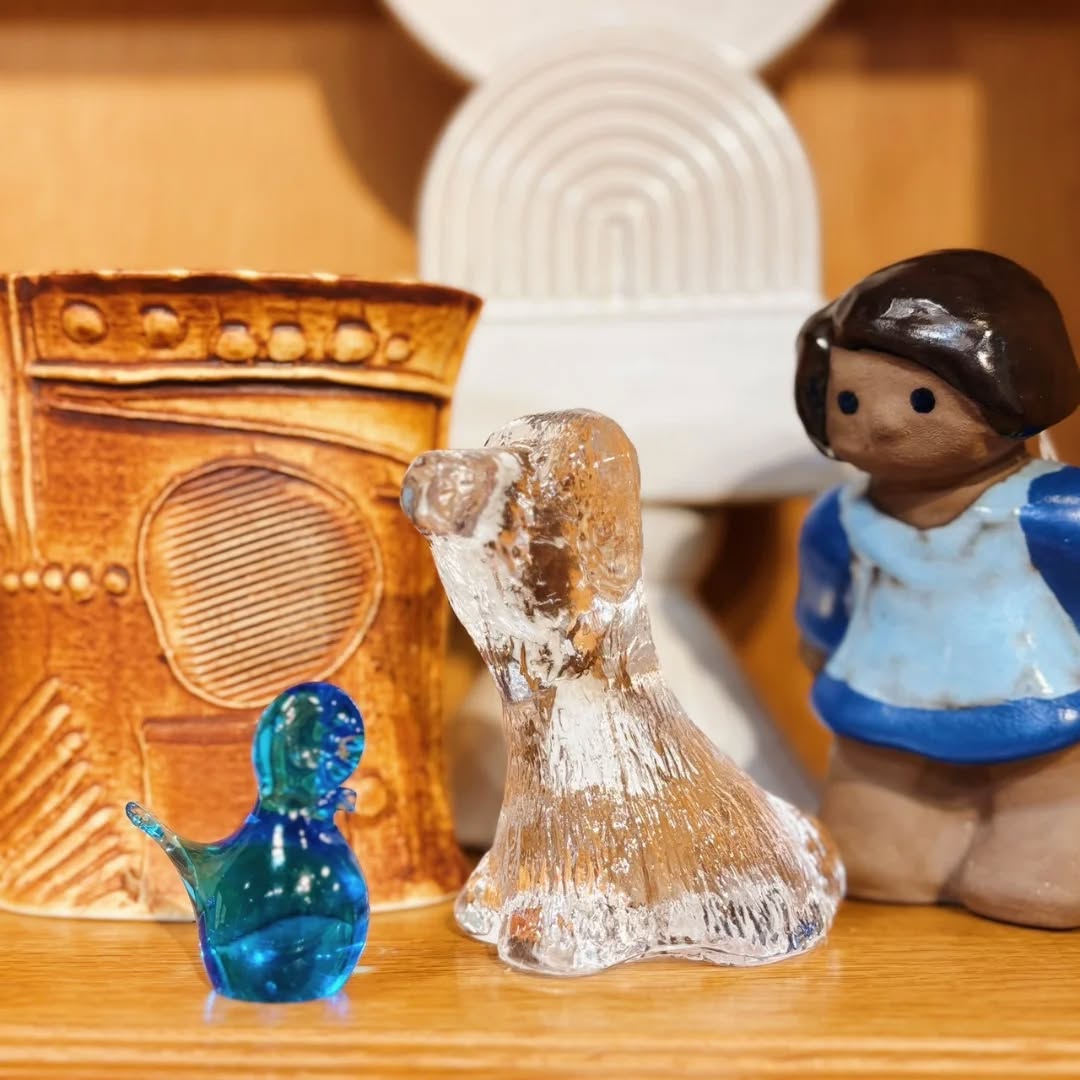 春の光に輝くスウェーデンヴィンテージのガラス動物フィギア。素｜ヴィンテージ北欧家具、インテリア アペテラ 仙台パルコB1F