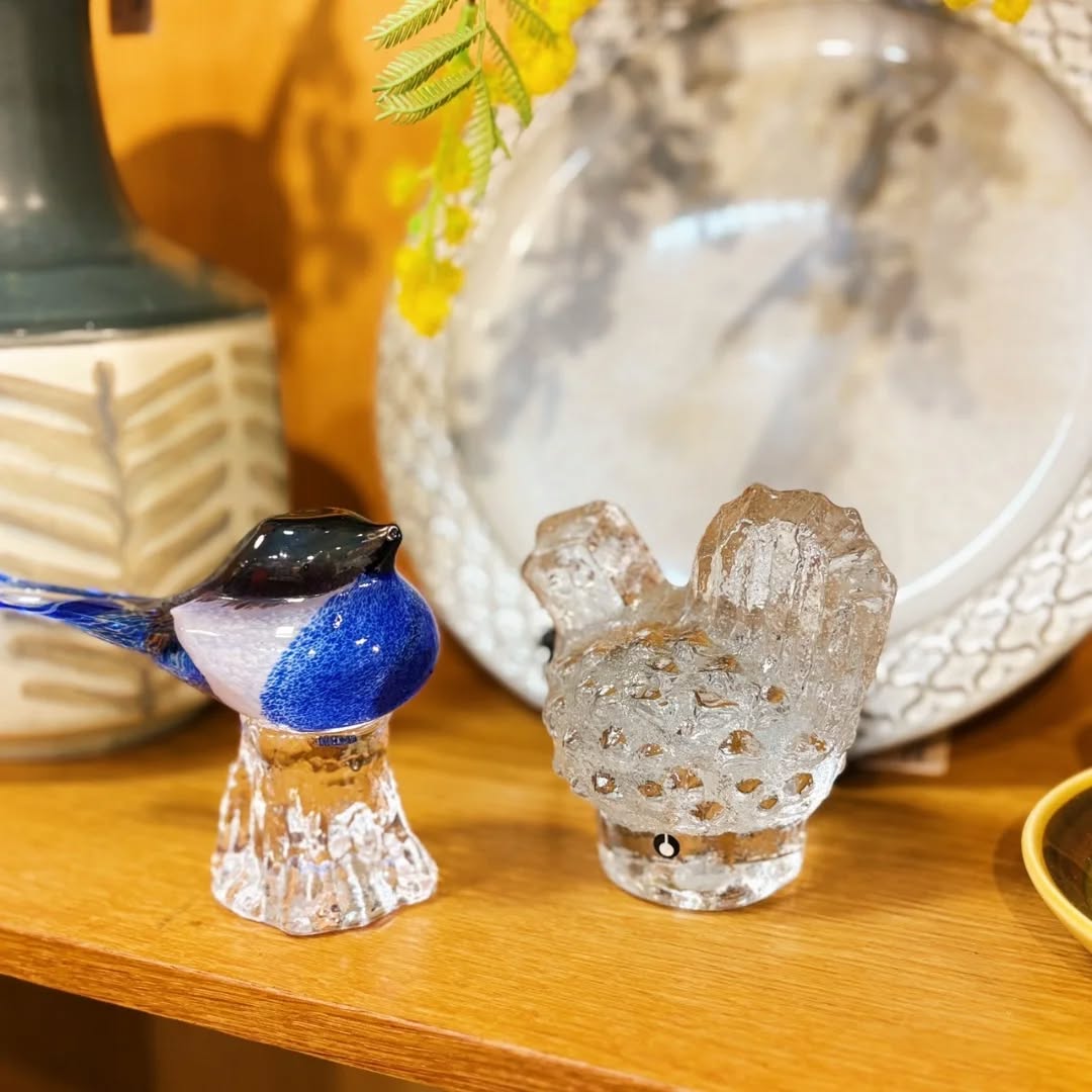 春の光に輝くスウェーデンヴィンテージのガラス動物フィギア。素｜ヴィンテージ北欧家具、インテリア アペテラ 仙台パルコB1F