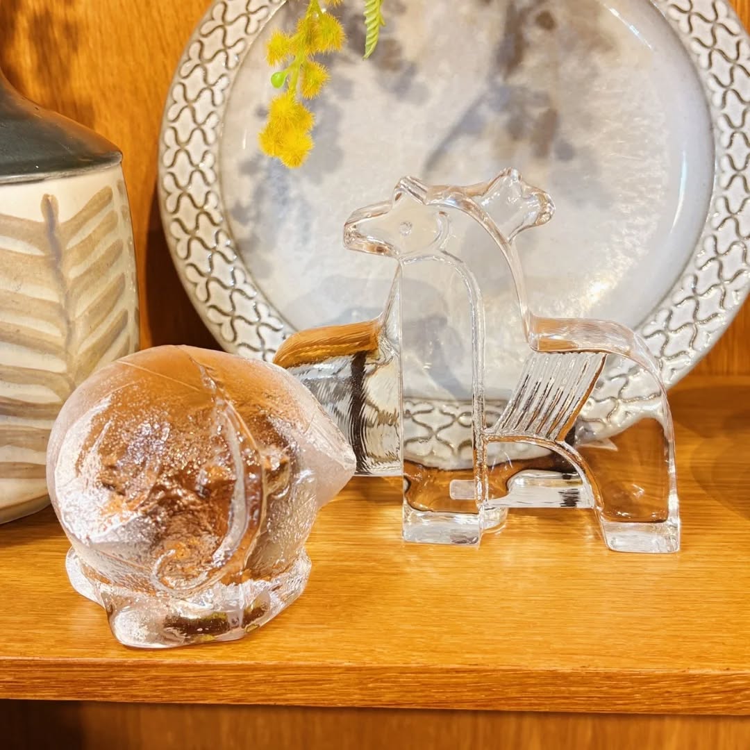 春の光に輝くスウェーデンヴィンテージのガラス動物フィギア。素｜ヴィンテージ北欧家具、インテリア アペテラ 仙台パルコB1F