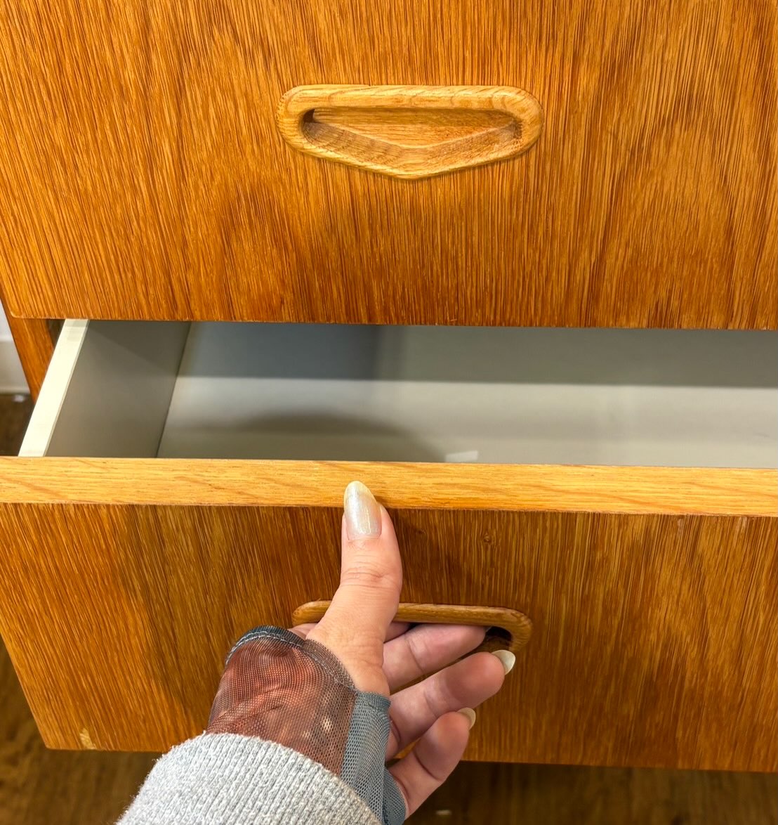 オーク材の自然な木目が美しい北欧ヴィンテージチェストが入荷し｜北欧家具・インテリア アペテラ